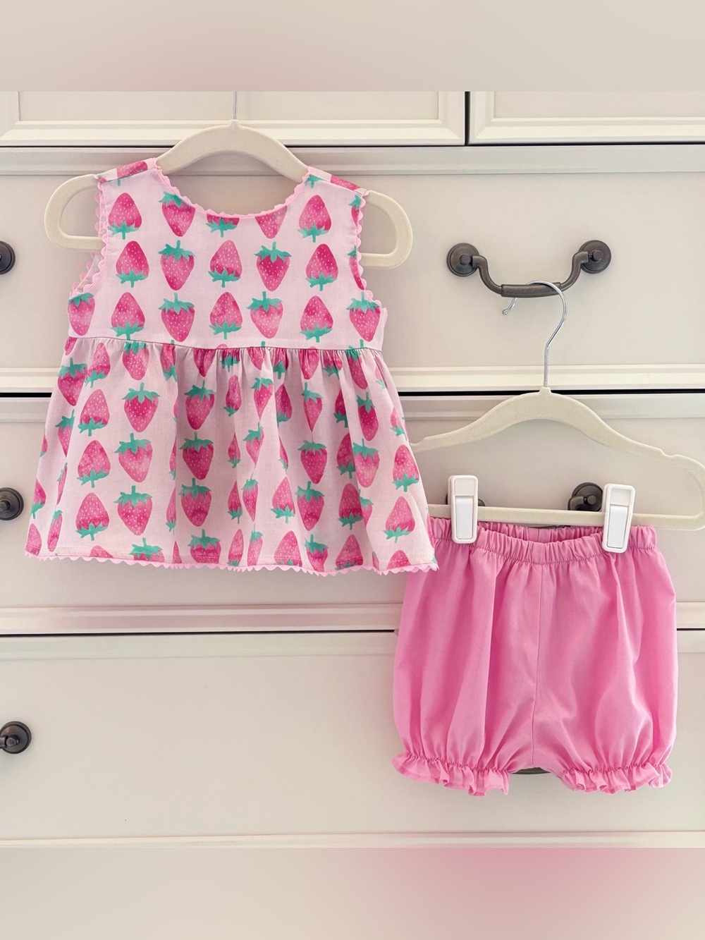 VGUC James & Lottie 2Pc Strawberry Bloomer Set Swing Back Top Size 12 Months